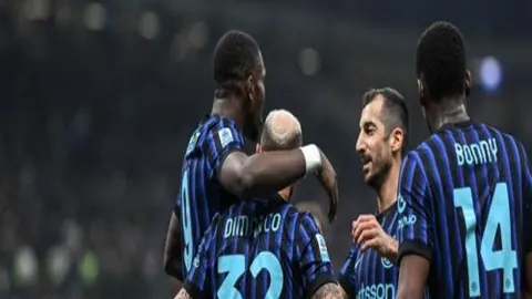 亚冬会吉祥物演变：豆豆到滨滨、妮妮，见证哪些传奇故事？新华社